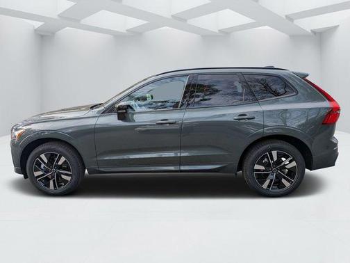 Forest Green 2026 Volvo XC60 B5 Core