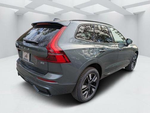 Forest Green 2026 Volvo XC60 B5 Core