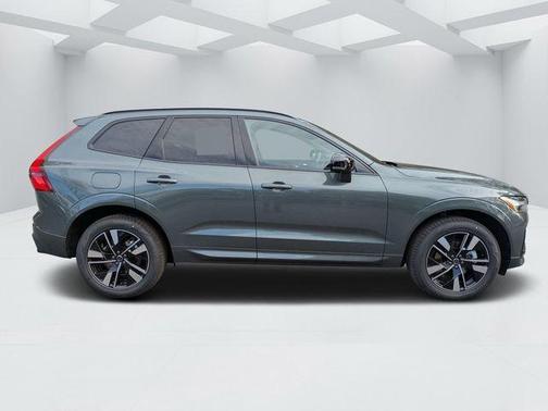 Forest Green 2026 Volvo XC60 B5 Core