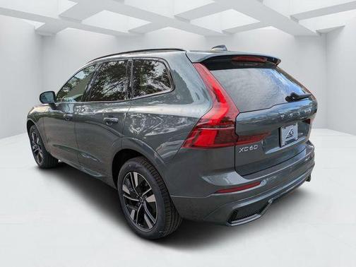 Forest Green 2026 Volvo XC60 B5 Core