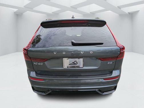 Forest Green 2026 Volvo XC60 B5 Core
