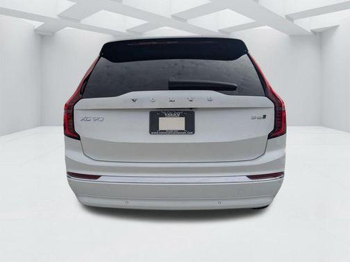 Crystal White Pearl 2026 Volvo XC90 B6 Ultra 7-Seater