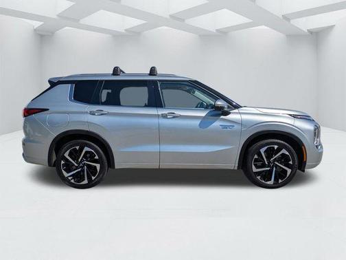 Alloy Silver Metallic 2023 Mitsubishi Outlander PHEV SEL