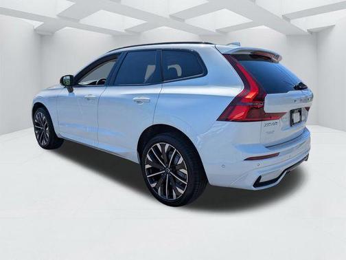 Crystal White 2026 Volvo XC60 B5 Ultra