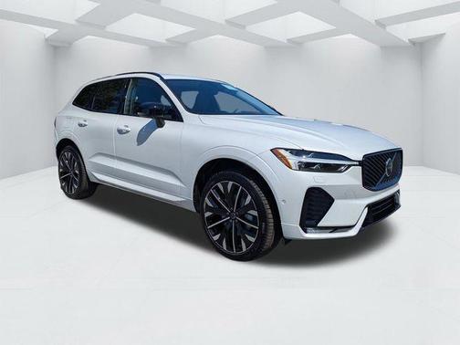 Crystal White 2026 Volvo XC60 B5 Ultra