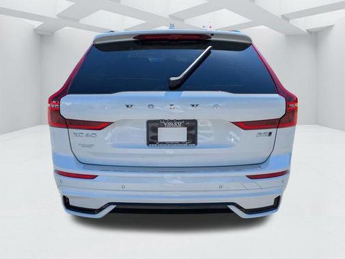Crystal White 2026 Volvo XC60 B5 Ultra