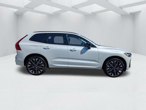 Crystal White 2026 Volvo XC60 B5 Ultra