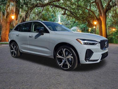 2025 Volvo XC60 B5 Ultra