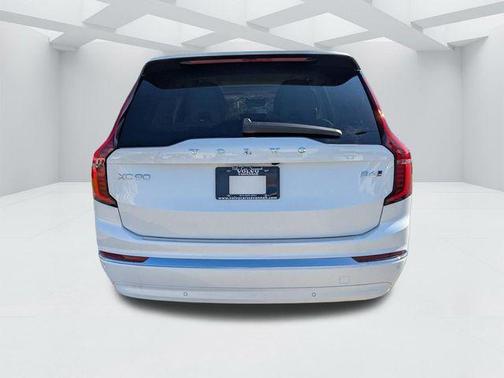 Crystal White Pearl 2026 Volvo XC90 B6 Ultra 7-Seater