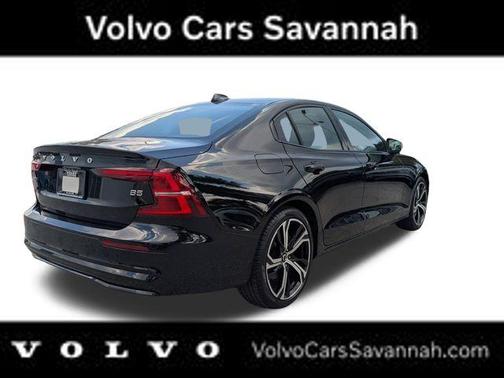 2023 Volvo S60 B5 Core Dark Theme