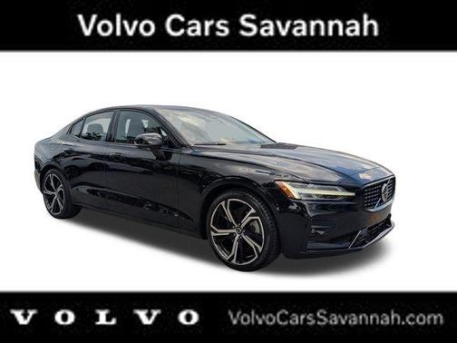 2023 Volvo S60 B5 Core Dark Theme