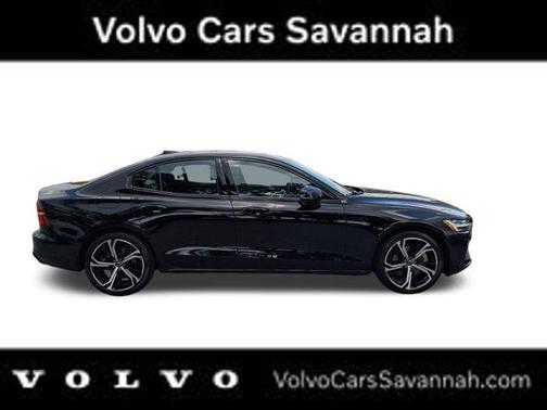2023 Volvo S60 B5 Core Dark Theme