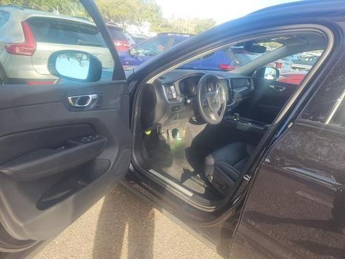 2025 Volvo XC60 B5 Core