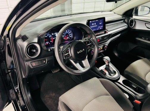 Aurora Black Pearl 2024 Kia Forte LXS
