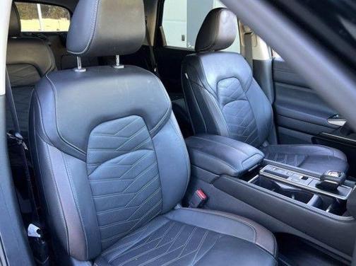 Black 2024 Nissan Pathfinder Platinum