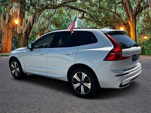 2024 Volvo XC60 Recharge Plug-In Hybrid T8 Core Dark Theme