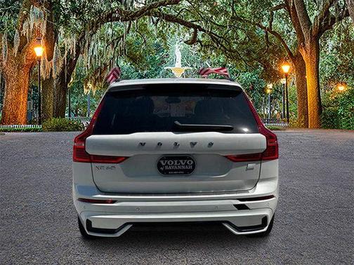 2024 Volvo XC60 Recharge Plug-In Hybrid T8 Core Dark Theme