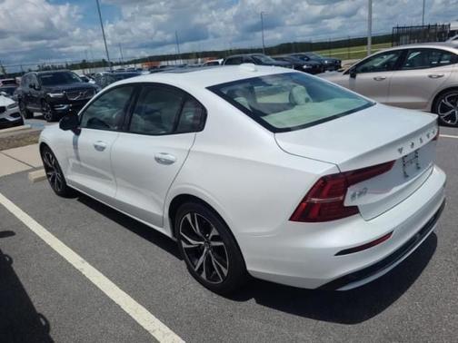 2024 Volvo S60 B5 Core Dark Theme
