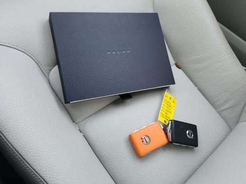 2024 Volvo XC90 B5 Core Bright Theme