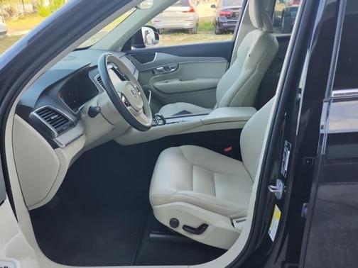 2024 Volvo XC90 B5 Core Bright Theme