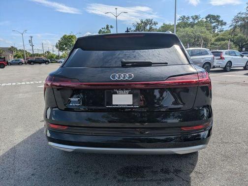 Mythos Black Metallic 2019 Audi e-tron Prestige