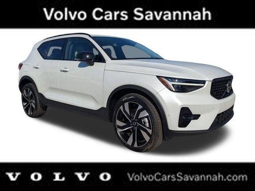 Crystal White 2026 Volvo XC40 B5 Ultra