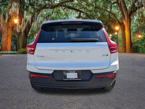 Crystal White 2026 Volvo XC40 B5 Ultra