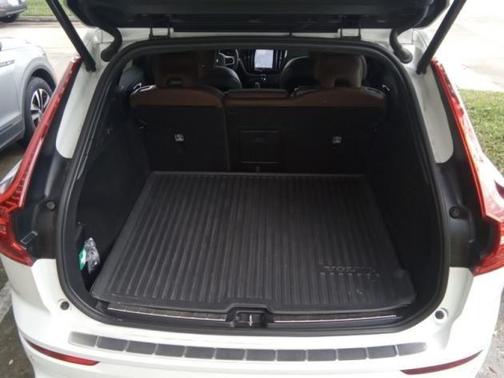 2024 Volvo XC60 B5 Plus Dark Theme