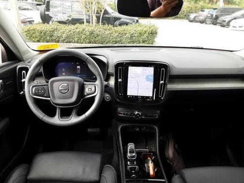 2024 Volvo XC40 B5 Plus Bright Theme