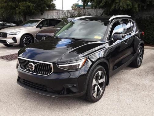 2024 Volvo XC40 B5 Plus Bright Theme