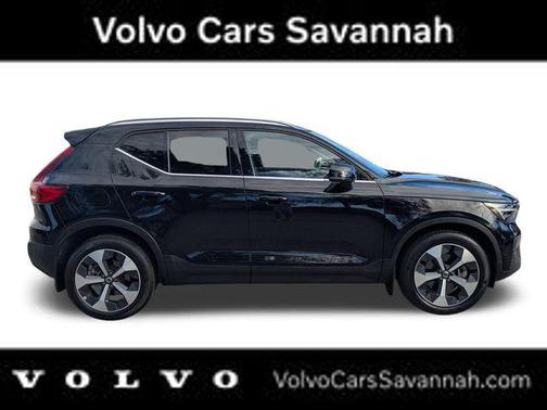 2024 Volvo XC40 B5 Plus Bright Theme