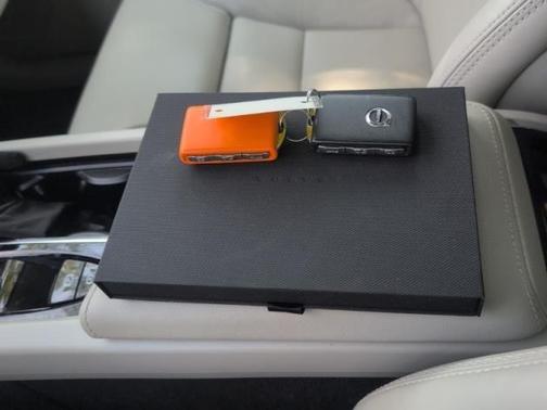 2023 Volvo XC60 B5 Ultimate Bright Theme