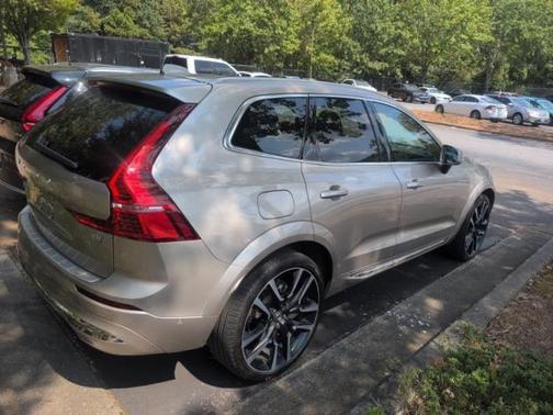 2023 Volvo XC60 B5 Ultimate Bright Theme