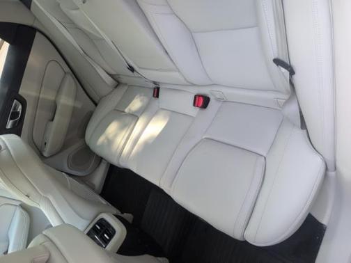 2023 Volvo XC60 B5 Ultimate Bright Theme