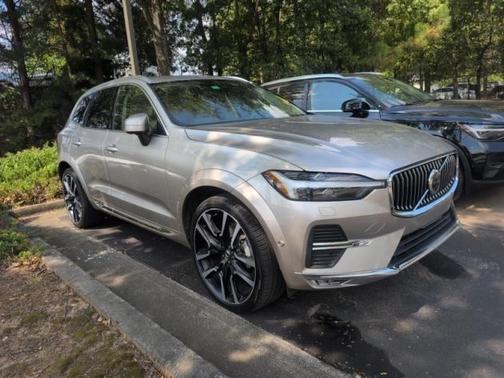 2023 Volvo XC60 B5 Ultimate Bright Theme
