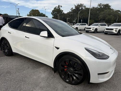 Pearl White Multi-Coat 2024 Tesla Model Y Performance