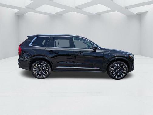Onyx Black Metallic 2026 Volvo XC90 B6 Ultra 7-Seater