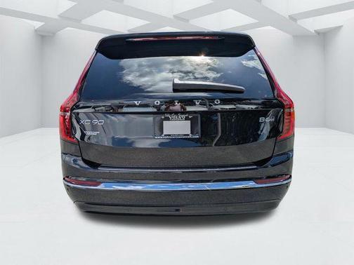 Onyx Black Metallic 2026 Volvo XC90 B6 Ultra 7-Seater