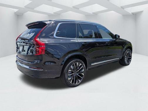 Onyx Black Metallic 2026 Volvo XC90 B6 Ultra 7-Seater