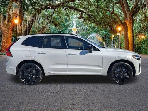 2026 Volvo XC60 B5 Ultra Black Edition