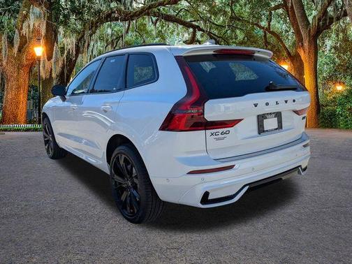 2026 Volvo XC60 B5 Ultra Black Edition