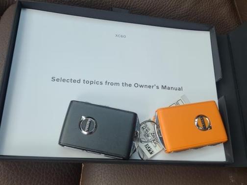 2023 Volvo XC60 B5 Plus Bright Theme