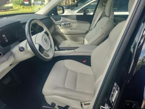 2023 Volvo XC90 B5 Plus