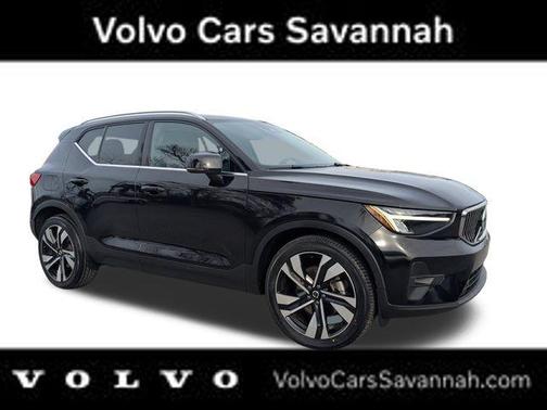 2023 Volvo XC40 B5 Plus Bright Theme