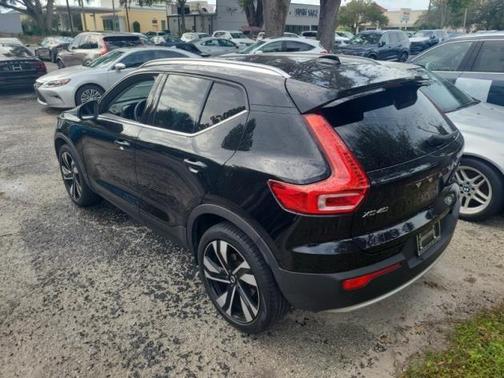 2023 Volvo XC40 B5 Plus Bright Theme