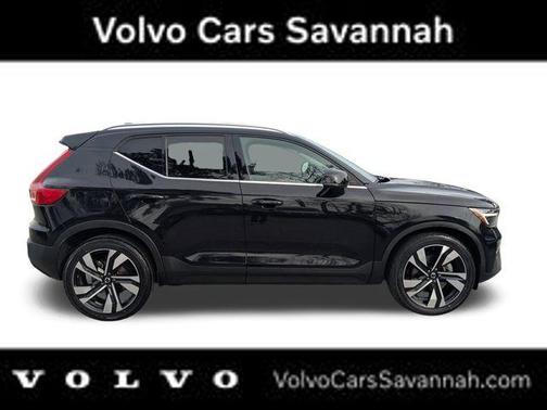 2023 Volvo XC40 B5 Plus Bright Theme