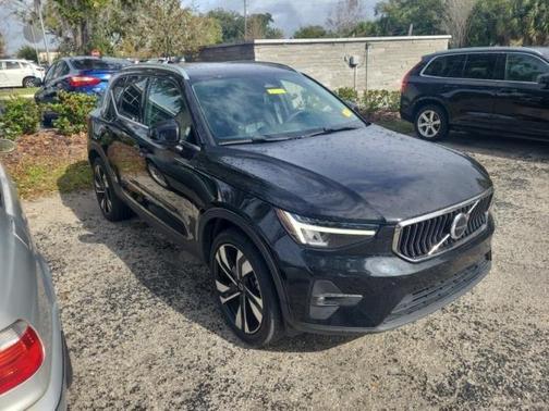 2023 Volvo XC40 B5 Plus Bright Theme