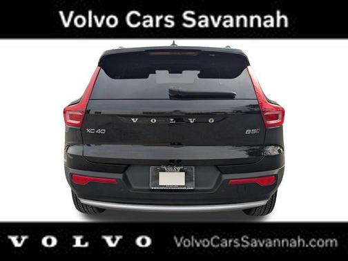 2023 Volvo XC40 B5 Plus Bright Theme
