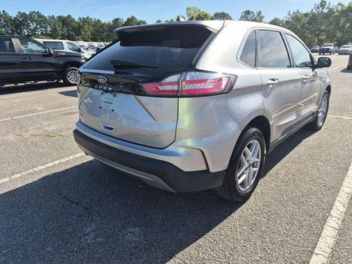 Silver Metallic 2022 Ford Edge SEL