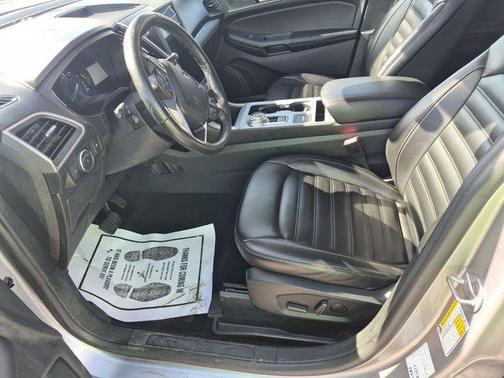 Silver Metallic 2022 Ford Edge SEL